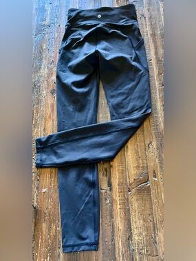 Lululemon Athletica Black High-Waist Leggings with Side Pockets 
Size 2